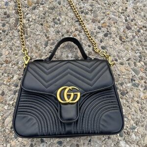 G ucci Elegant Black Quilted Handbag w Shoulder Strap Good Condition